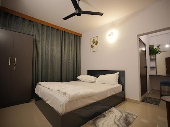 Hotel Le Marina Residency Кожикоде Екстер'єр фото